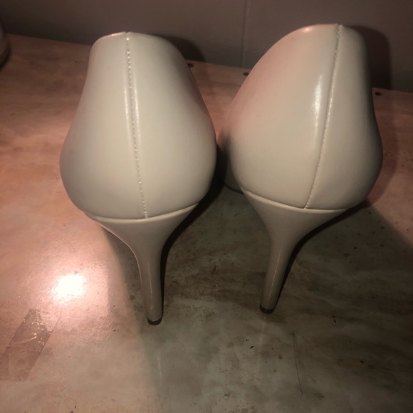 Light beige heels - Picture 3 of 3